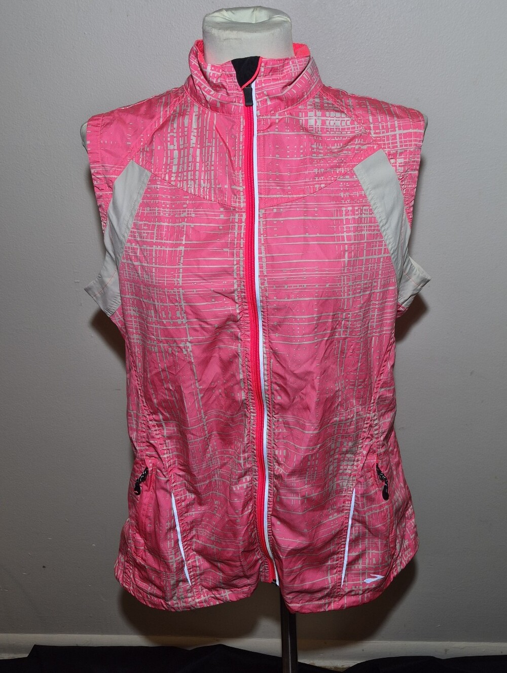 Brooks Women’s XL Pink/White Shelter  Windstopper Cycling Vest Lightweight